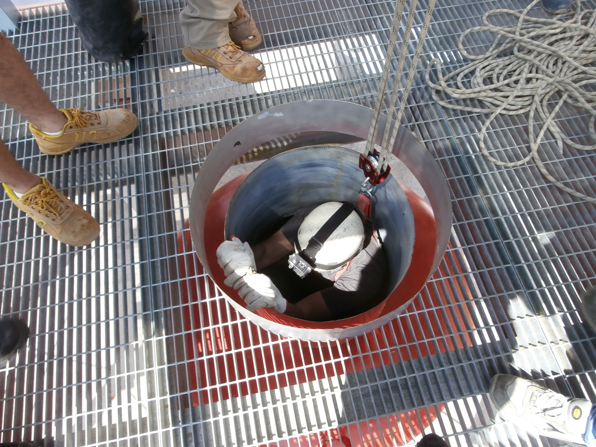 Spazi

            Confinati